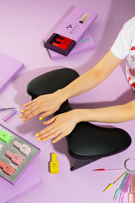 ANATOMISCHES ARMLEHNENPOLSTER FÜR MANIKÜRE „DNKa“